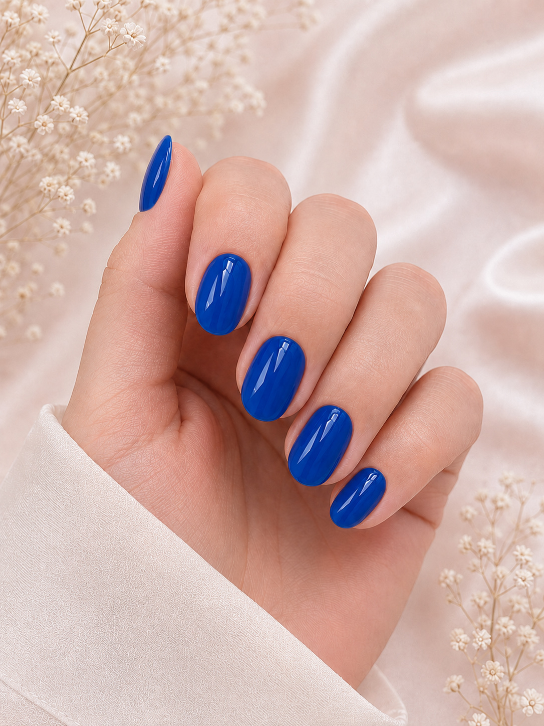 Molekula 160 nail look